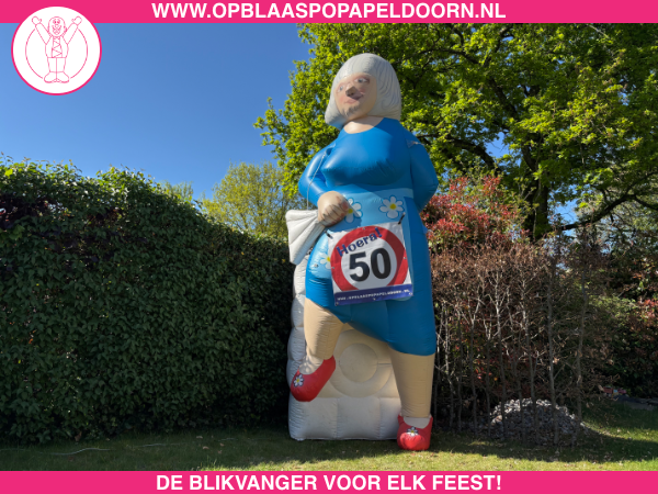 50 jaar vrouw op wasmachine grote pop